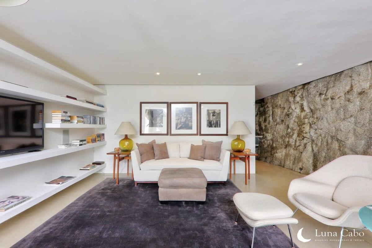 Stunning Private Oasis With Panoramic Views *